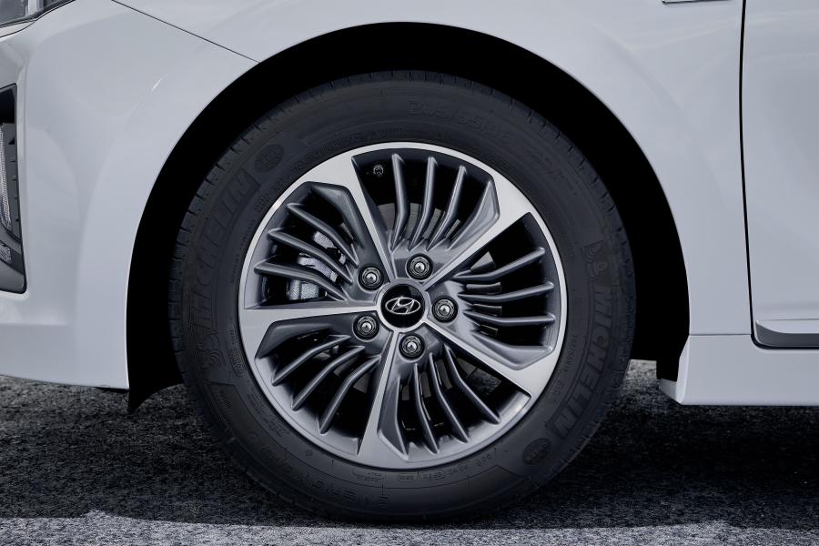 Колеса Hyundai IONIQ plug-in (AE) 2019 года  (WW) (фото 4 из 45)
